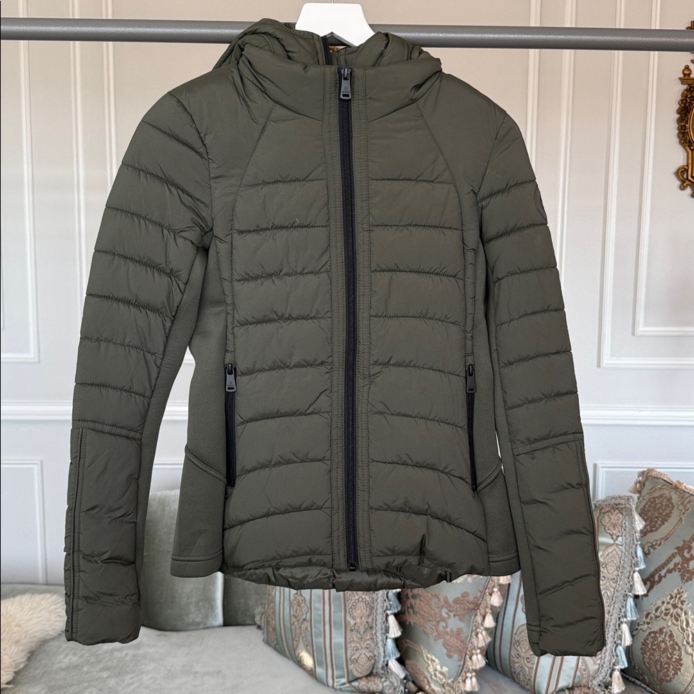 Bernardo Olive Quilted Lightweight Puffer Jacket. As new - Picture 5 of 14